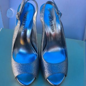 I am selling high heels